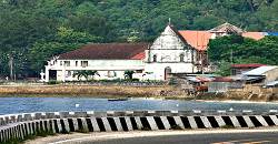 On the way to Oslob, one will pass the scenic winding road leading towards the town of Boljoon.